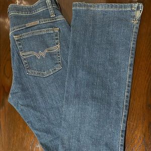 Wrangler JET Women’s Jeans With No Gap Waistband